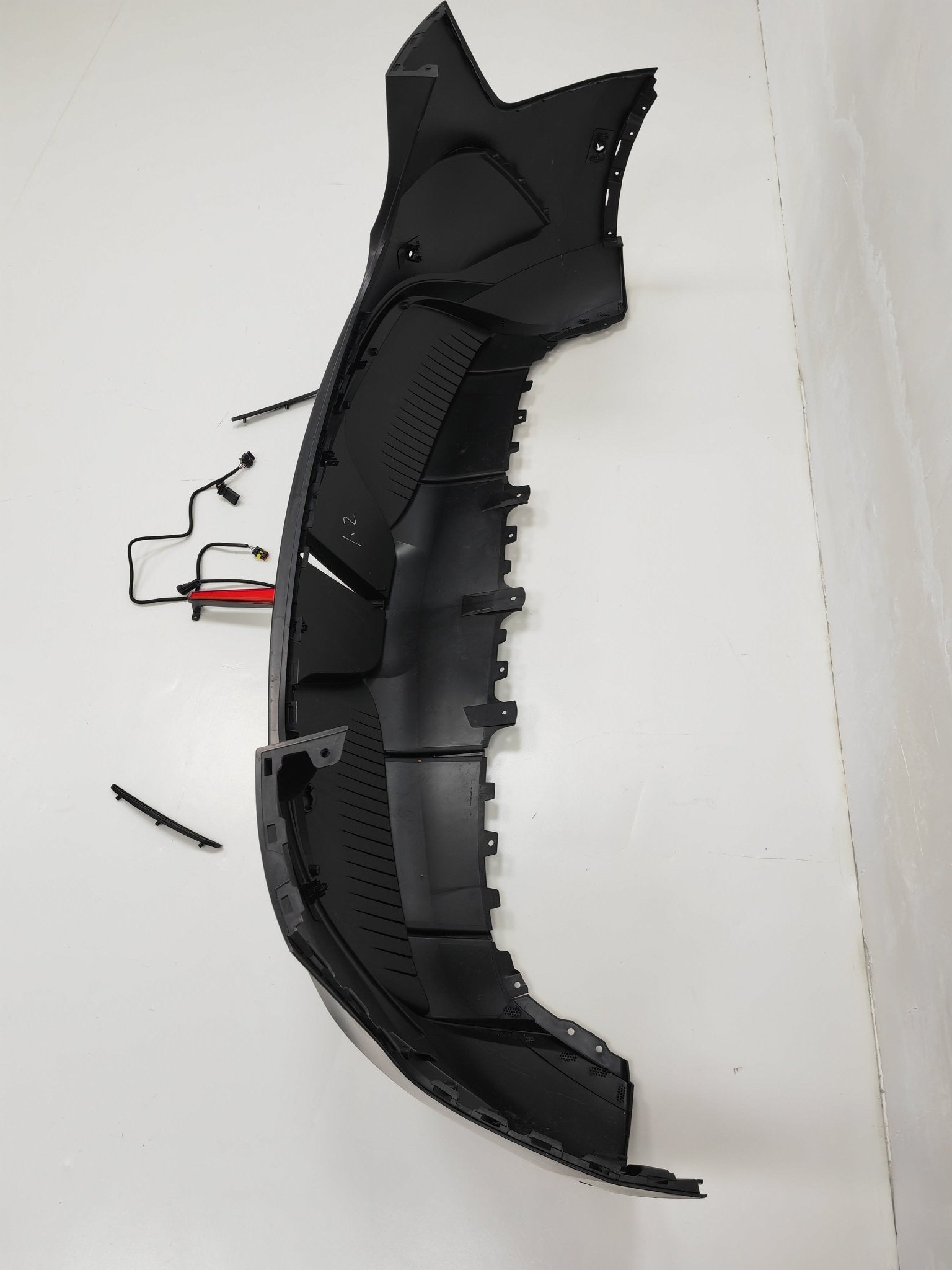 Robot Craftsman Tesla Model Y Starship Polypropylene Rear Bumper & Diffuser Aftermarket Carbon Fiber Part / Bodykit - Robot Bodykits