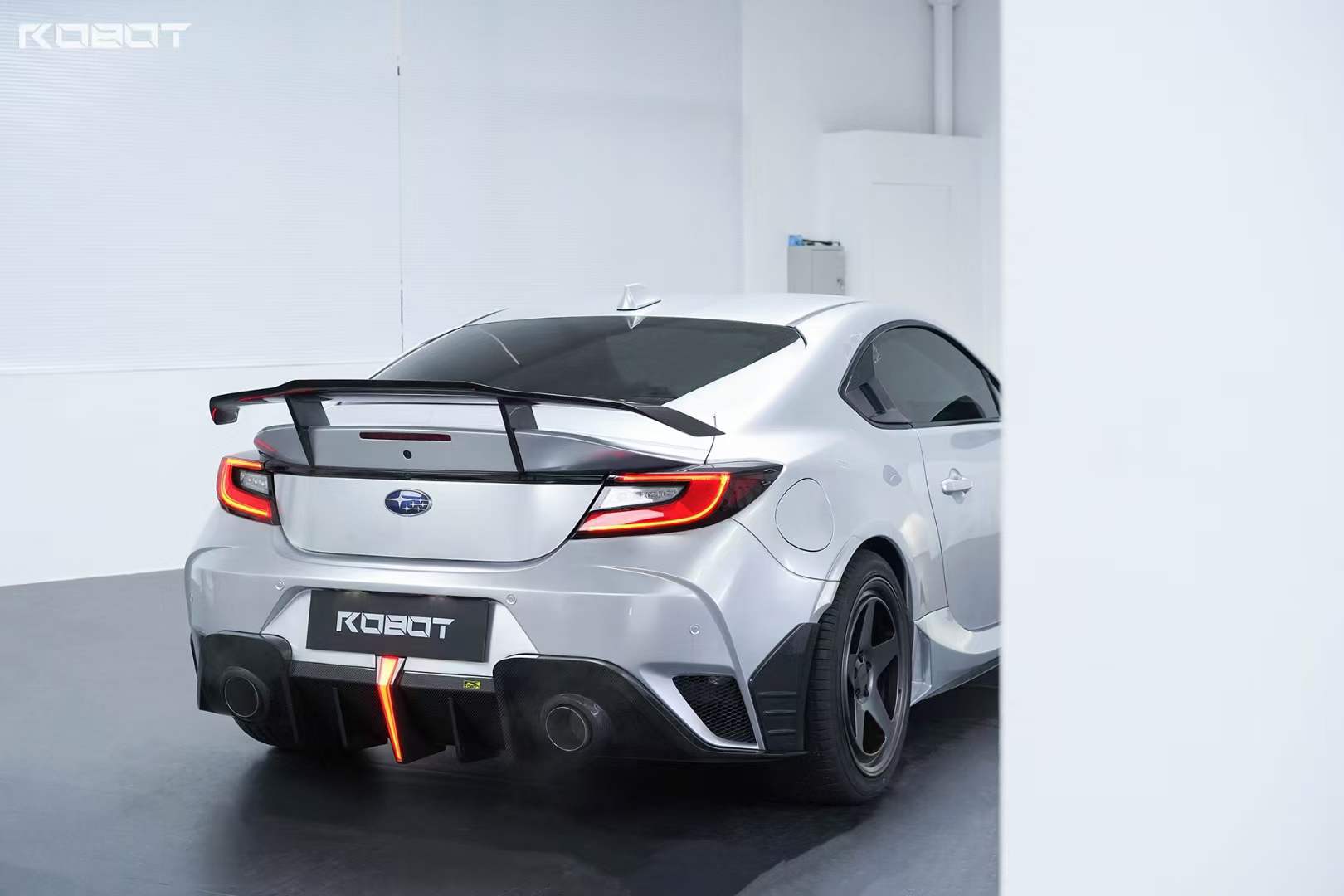Robot Craftsman Toyota GR86 / BRZ Narrow Rear Bumper & Diffuser Aftermarket Carbon Fiber Part / Bodykit - Robot Bodykits