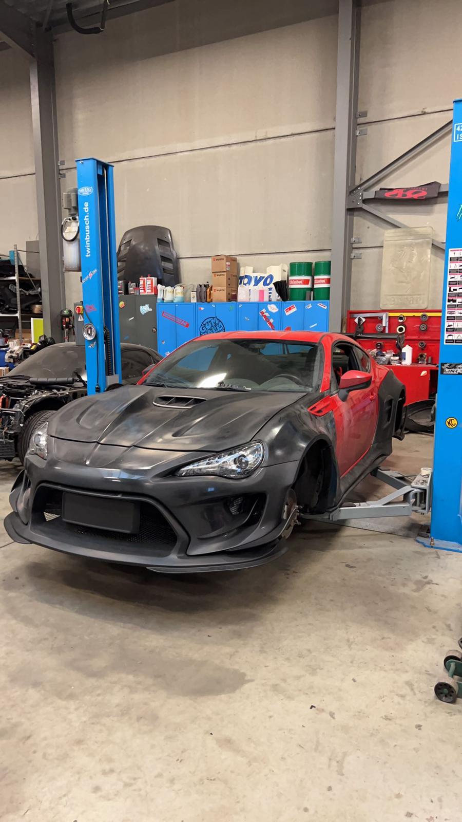 Robot Craftsman Toyota GT86 / BRZ / FRS Fibre Glass Reinforced Plastic Complete Body Kit (FRP) Fits Toyota GT86 / Subaru BRZ – First Gen (2012–2021) Aftermarket Carbon Fiber Part / Bodykit - Robot Bodykits