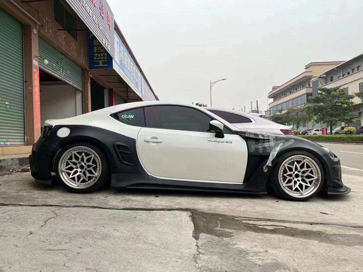Robot Craftsman Toyota GT86 / BRZ / FRS Fibre Glass Reinforced Plastic Complete Body Kit (FRP) Fits Toyota GT86 / Subaru BRZ – First Gen (2012–2021) Aftermarket Carbon Fiber Part / Bodykit - Robot Bodykits