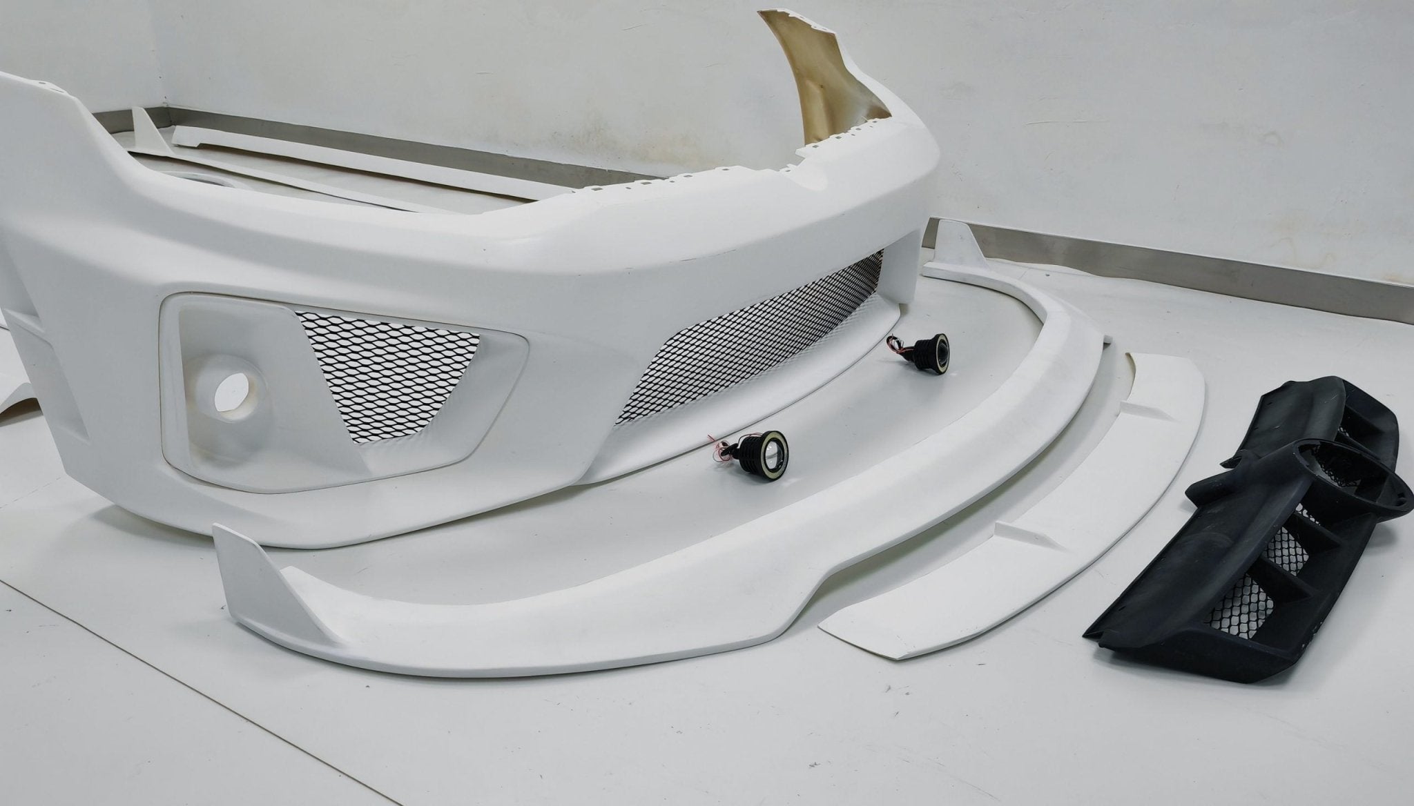 Robot Craftsman Volkswagen Golf / GTI / Golf R MK7 MK7.5 Fibre Glass Reinforced Plastic Complete Front Bumper (FRP) Aftermarket Carbon Fiber Part / Bodykit - Robot Bodykits