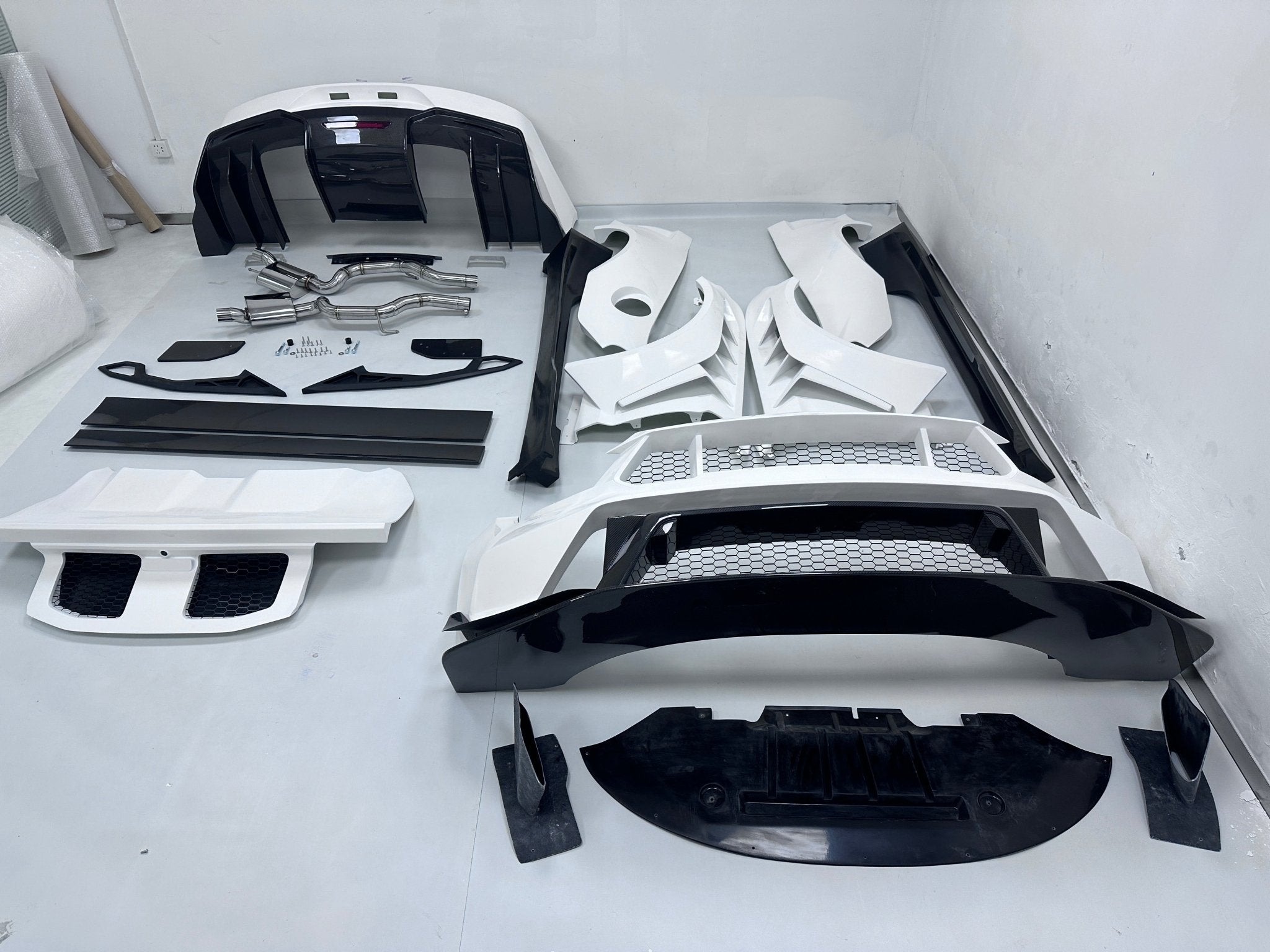 Robot Ford Mustang V5 GTR Widebody Kit for S550.1 & S550.2 Aftermarket Carbon Fiber Part / Bodykit - Robot Bodykits