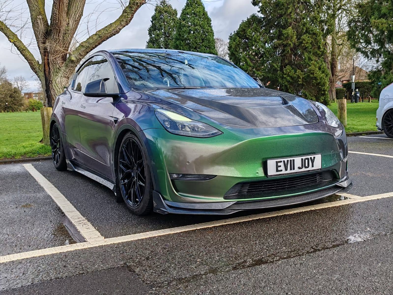 Robot Tesla Model Y Narrow Bodykit 
