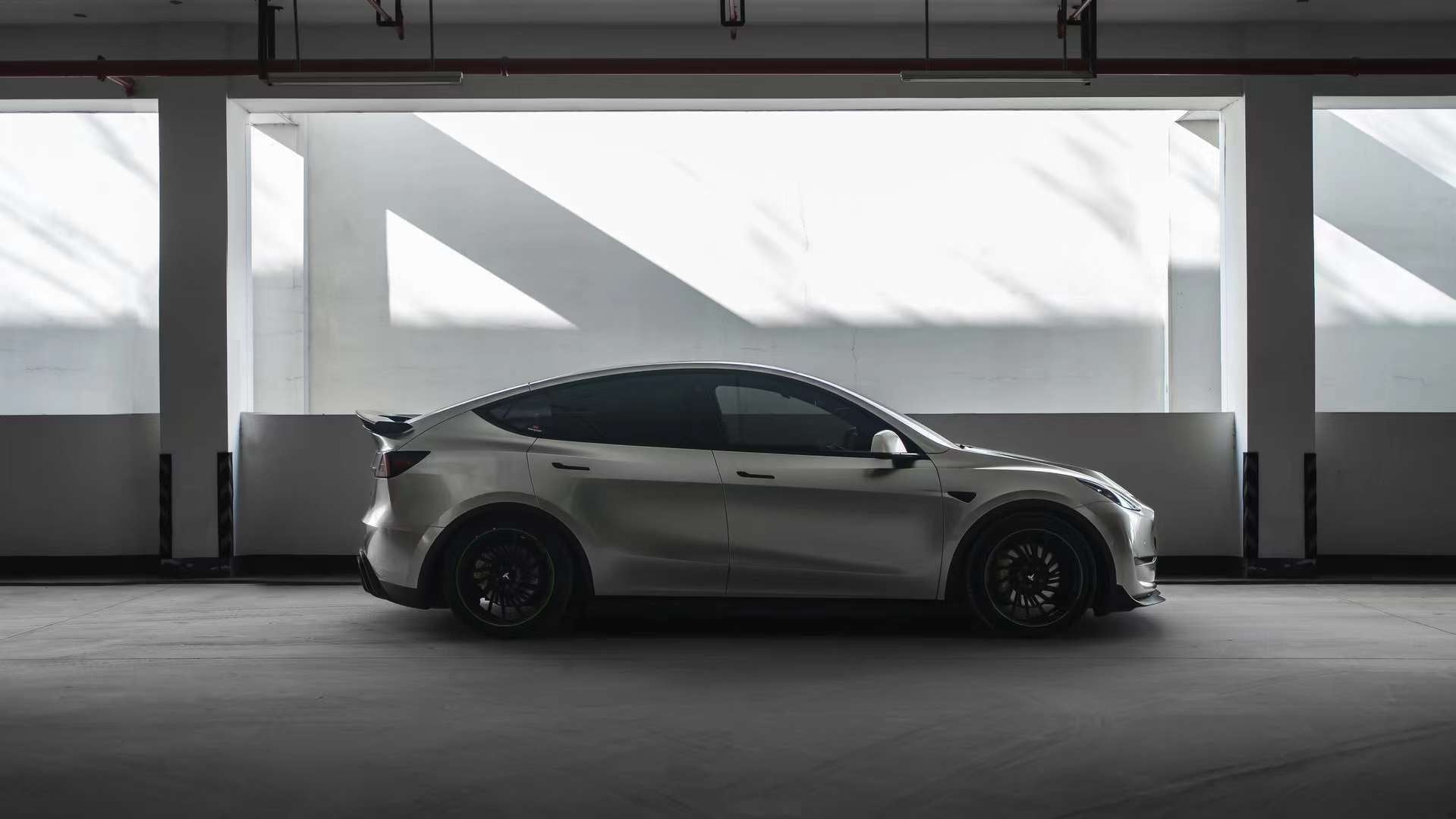 Robot Tesla Model Y Narrow Bodykit 
