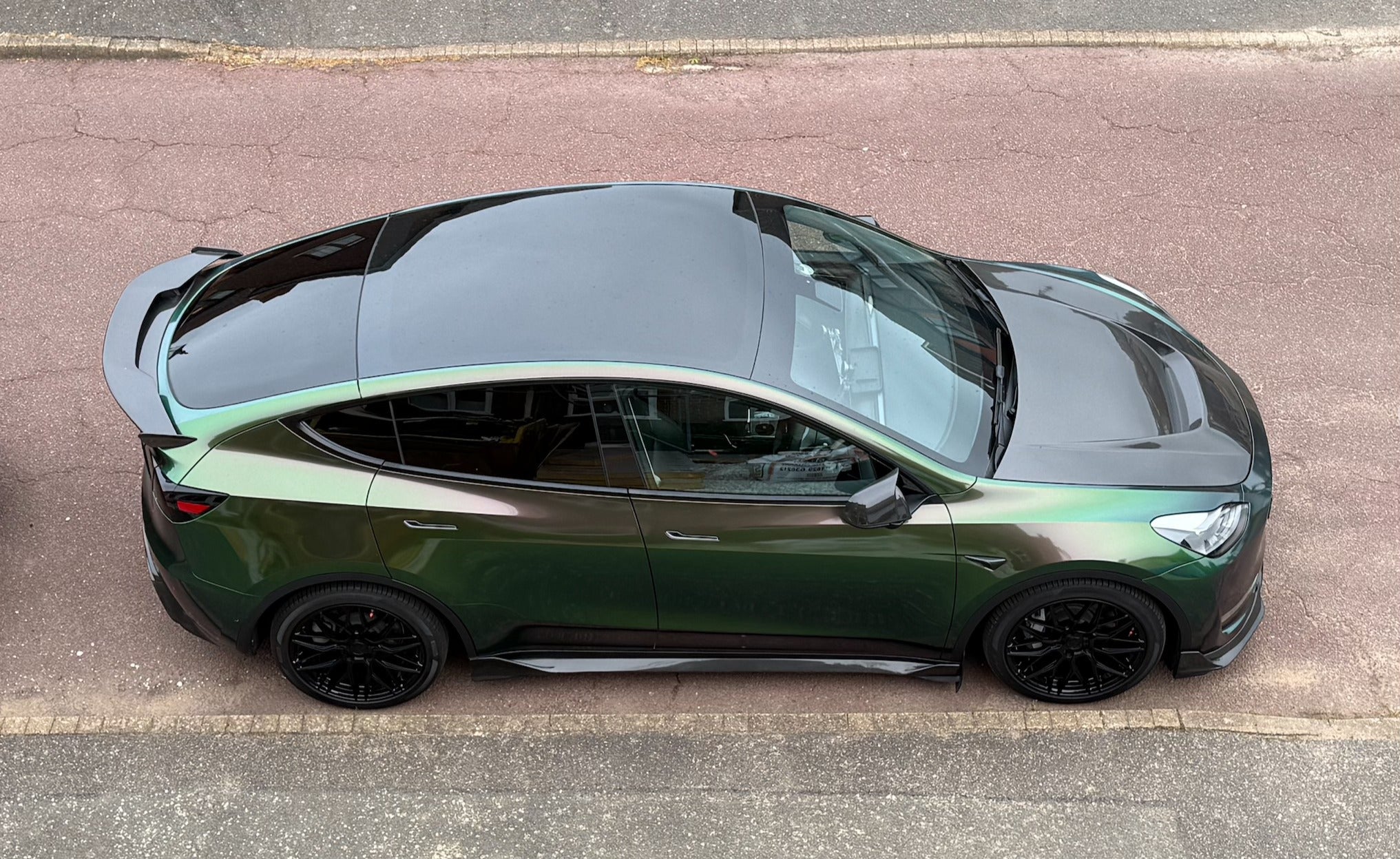 Robot Tesla Model Y Narrow Bodykit 