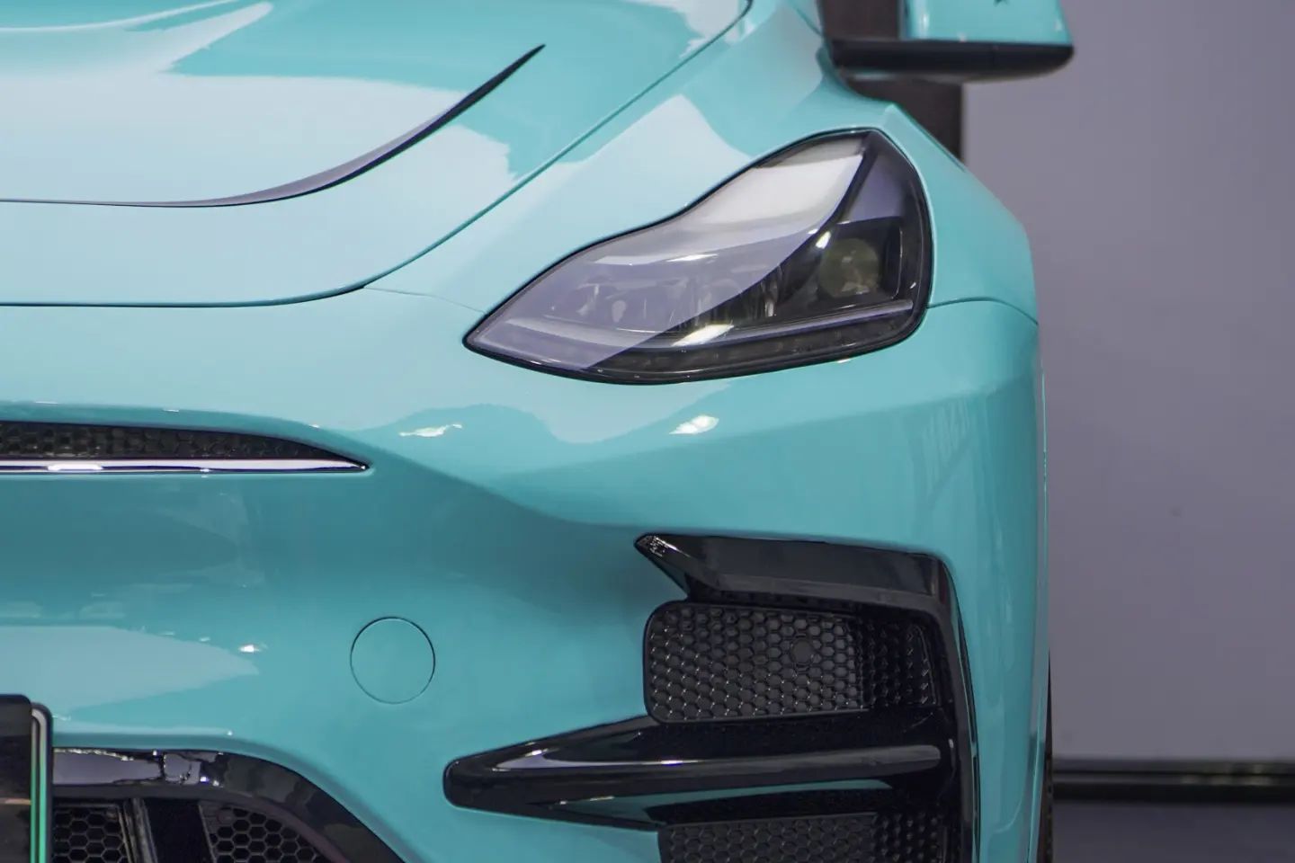 SD Carbon Tesla Model Y Full Plastic or Dry Carbon Narrowbody Bodykit Aftermarket Carbon Fiber Part / Bodykit - Robot Bodykits