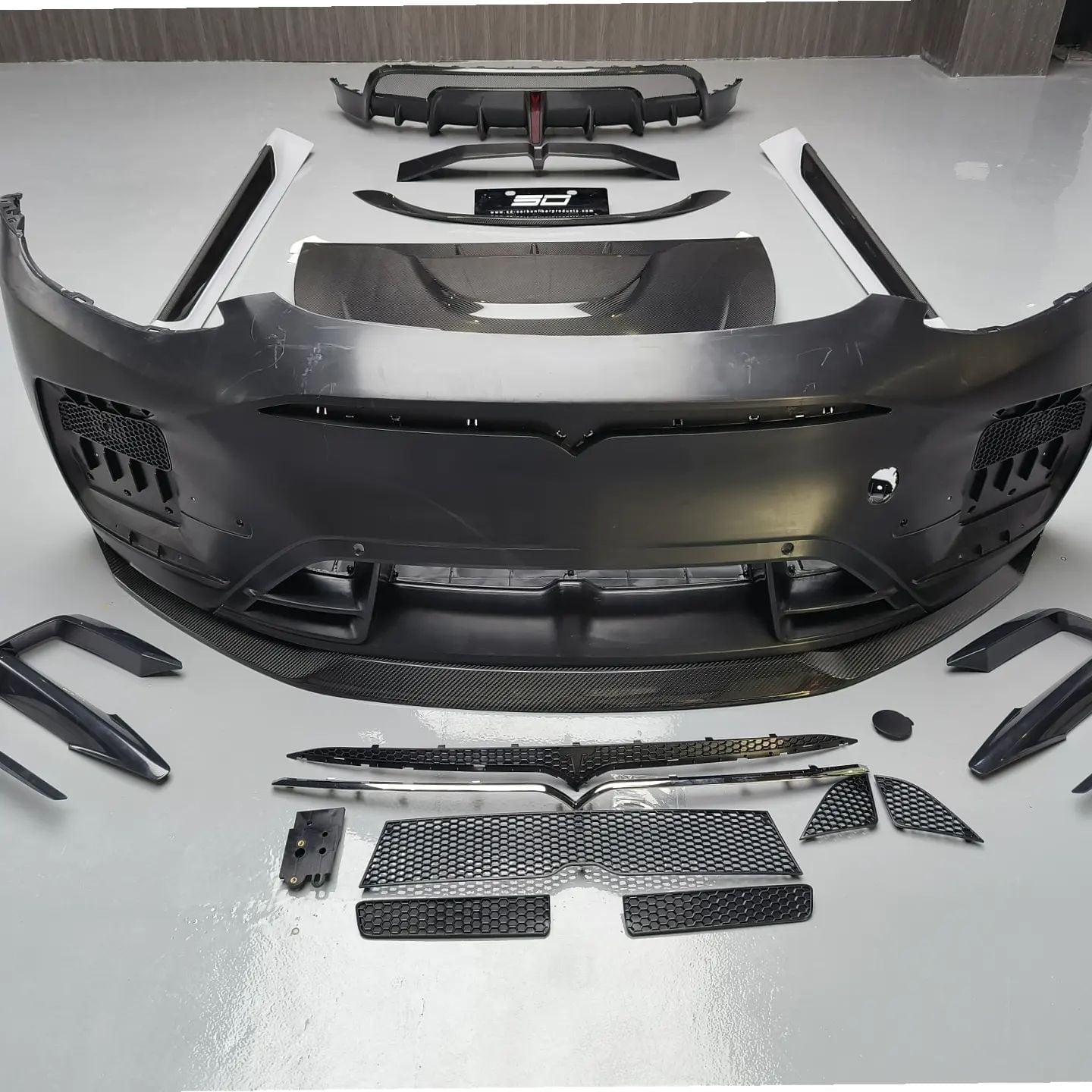 SD Carbon Tesla Model Y PP Front Bumper Aftermarket Carbon Fiber Part / Bodykit - Robot Bodykits