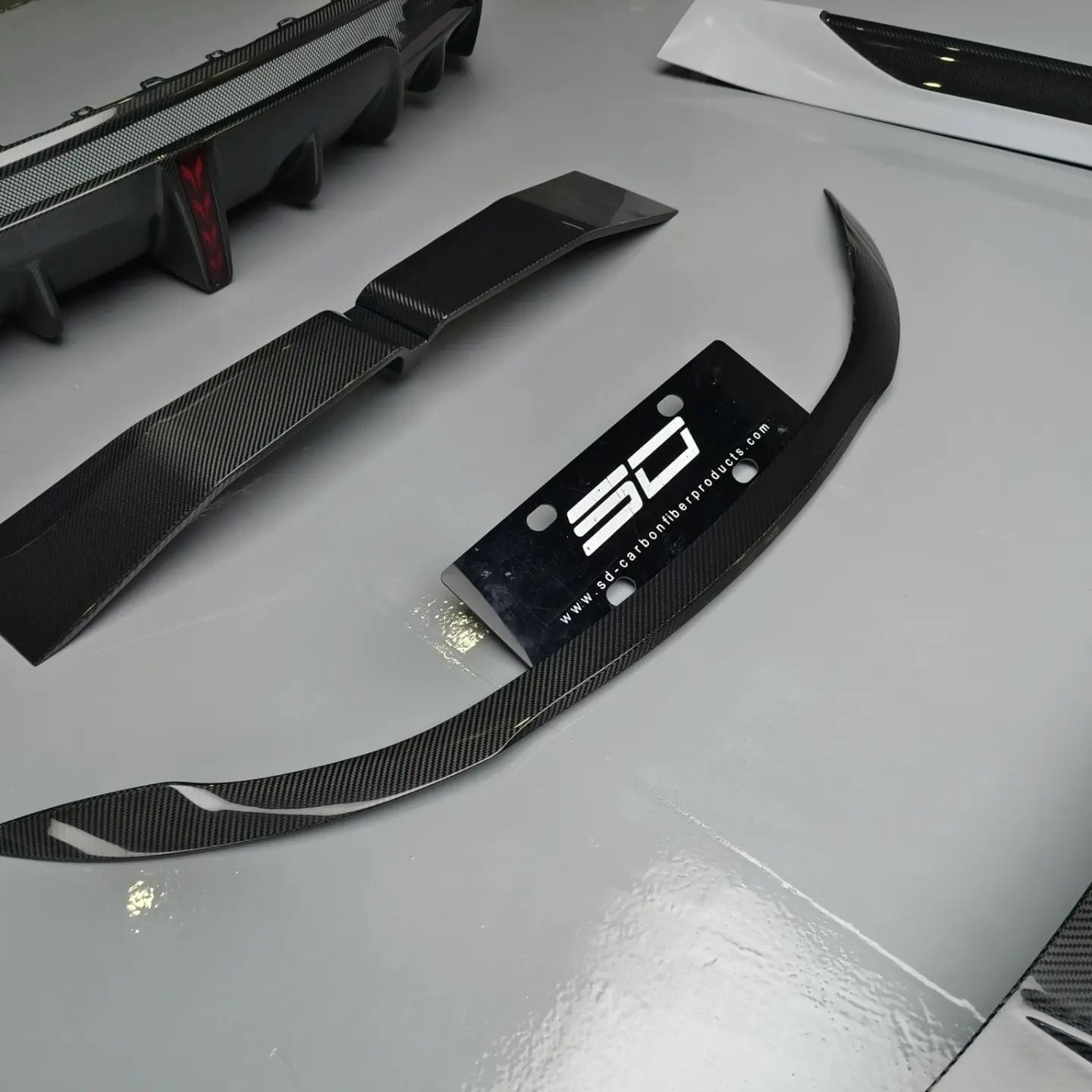 SD Carbon Tesla Model Y PP Front Bumper Aftermarket Carbon Fiber Part / Bodykit - Robot Bodykits