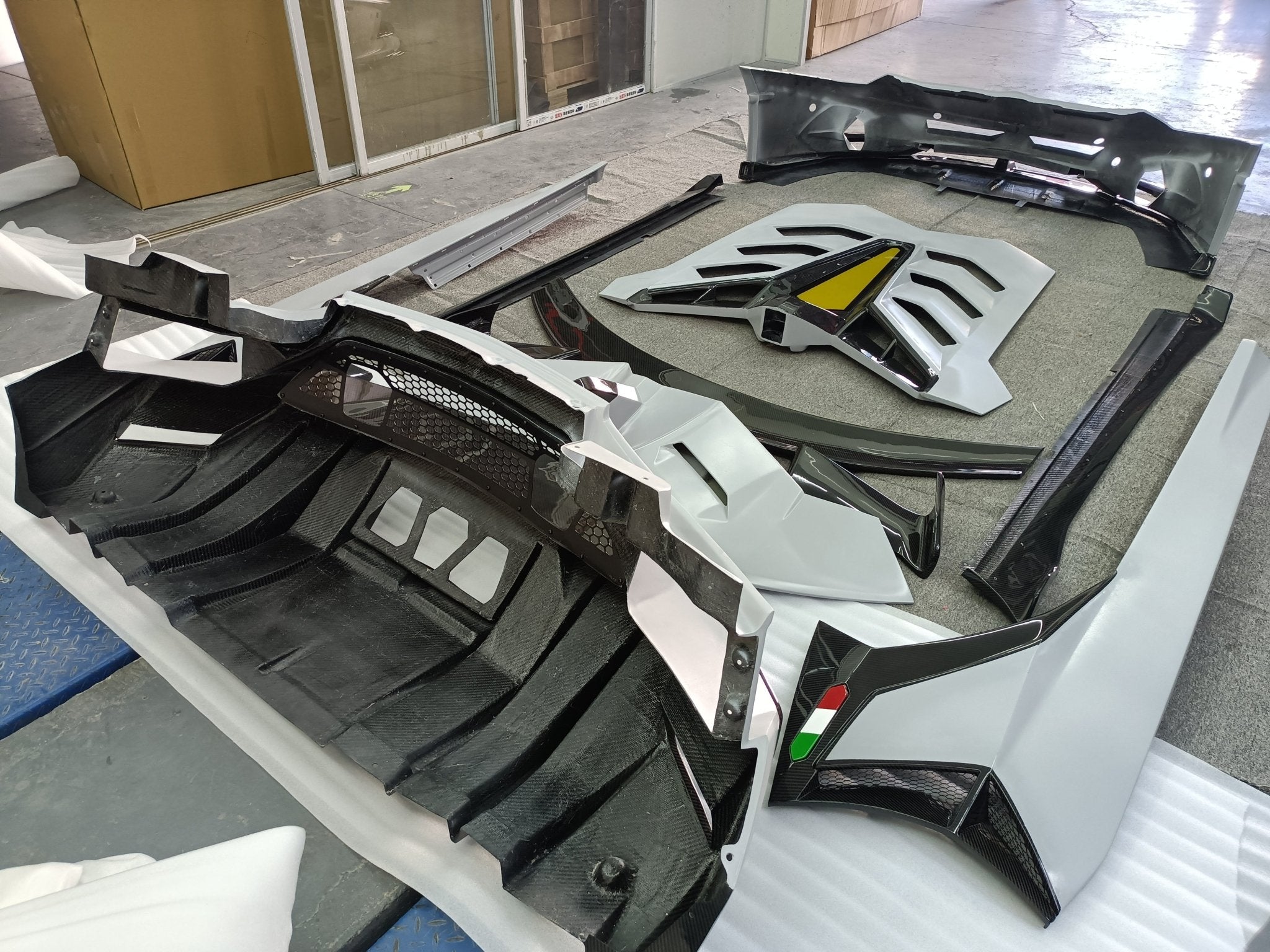 SD Dry Carbon Fibre Conversion Full Body Kit Conversion for Lamborghini Aventador LP700/720/740/750 Upgrade to SVJ Full Body Kit Aftermarket Carbon Fiber Part / Bodykit - Robot Bodykits