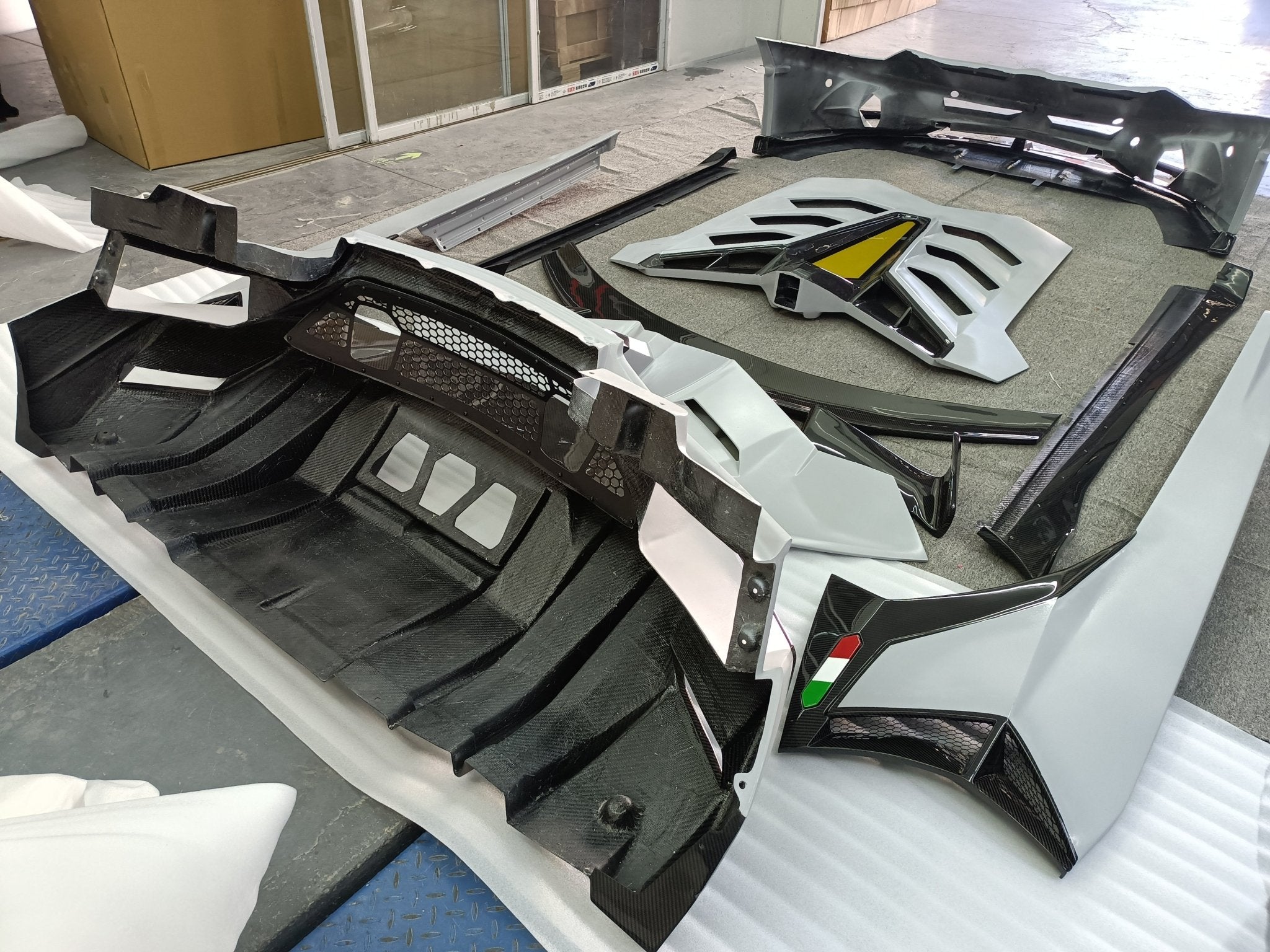 SD Dry Carbon Fibre Conversion Full Body Kit Conversion for Lamborghini Aventador LP700/720/740/750 Upgrade to SVJ Full Body Kit Aftermarket Carbon Fiber Part / Bodykit - Robot Bodykits