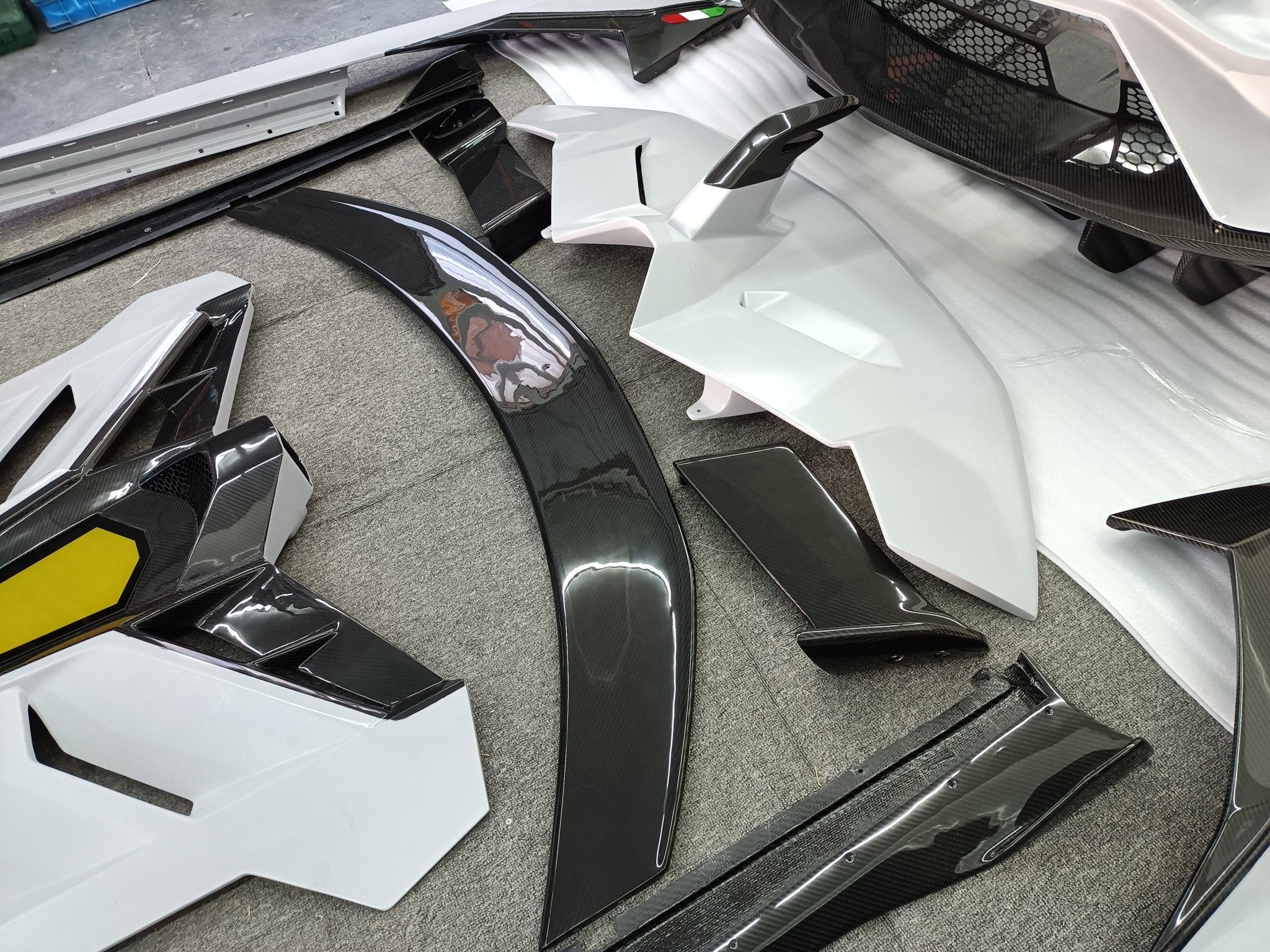 SD Dry Carbon Fibre Conversion Full Body Kit Conversion for Lamborghini Aventador LP700/720/740/750 Upgrade to SVJ Full Body Kit Aftermarket Carbon Fiber Part / Bodykit - Robot Bodykits