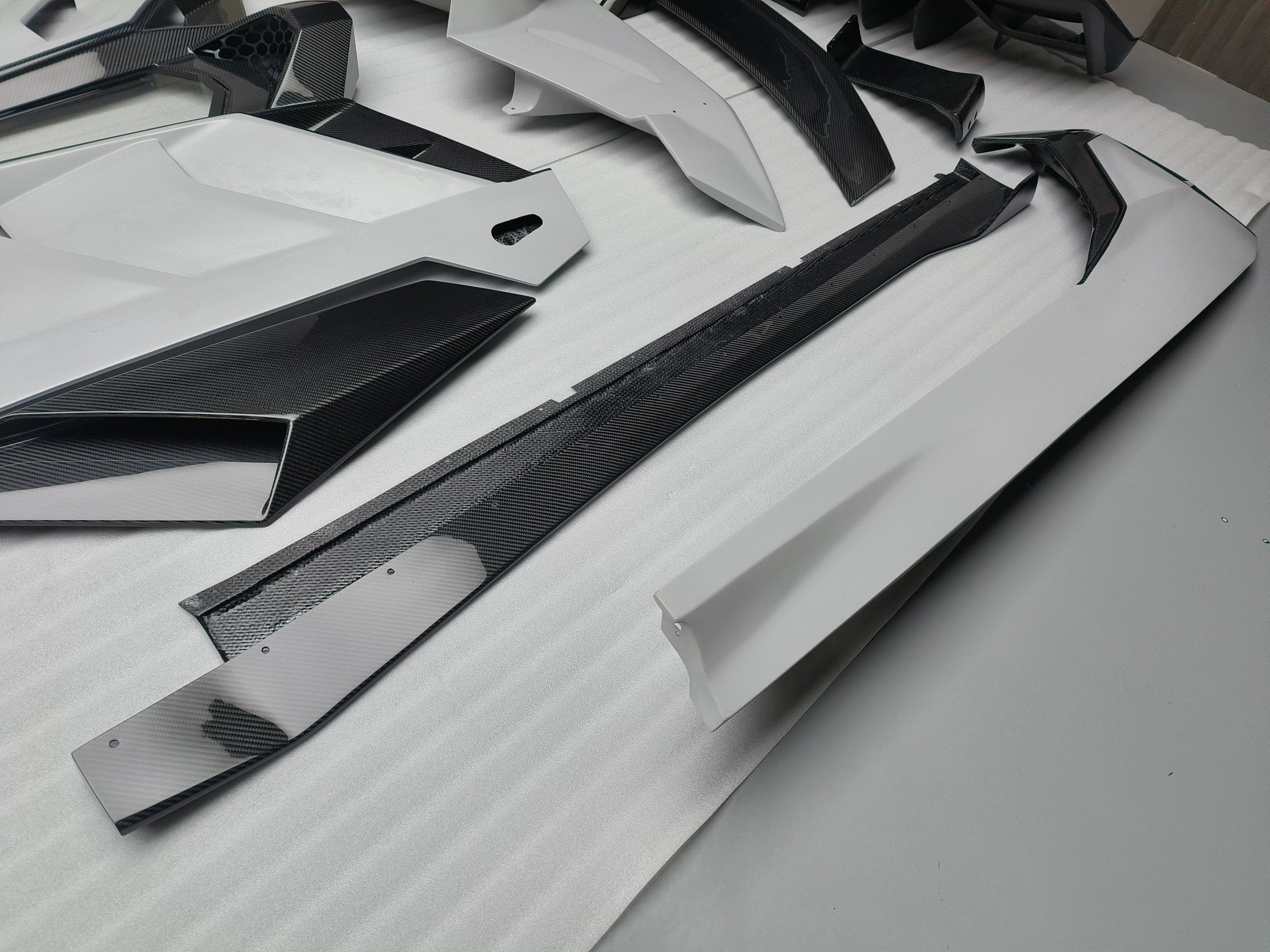 SD Dry Carbon Fibre Conversion Full Body Kit Conversion for Lamborghini Aventador LP700/720/740/750 Upgrade to SVJ Full Body Kit Aftermarket Carbon Fiber Part / Bodykit - Robot Bodykits