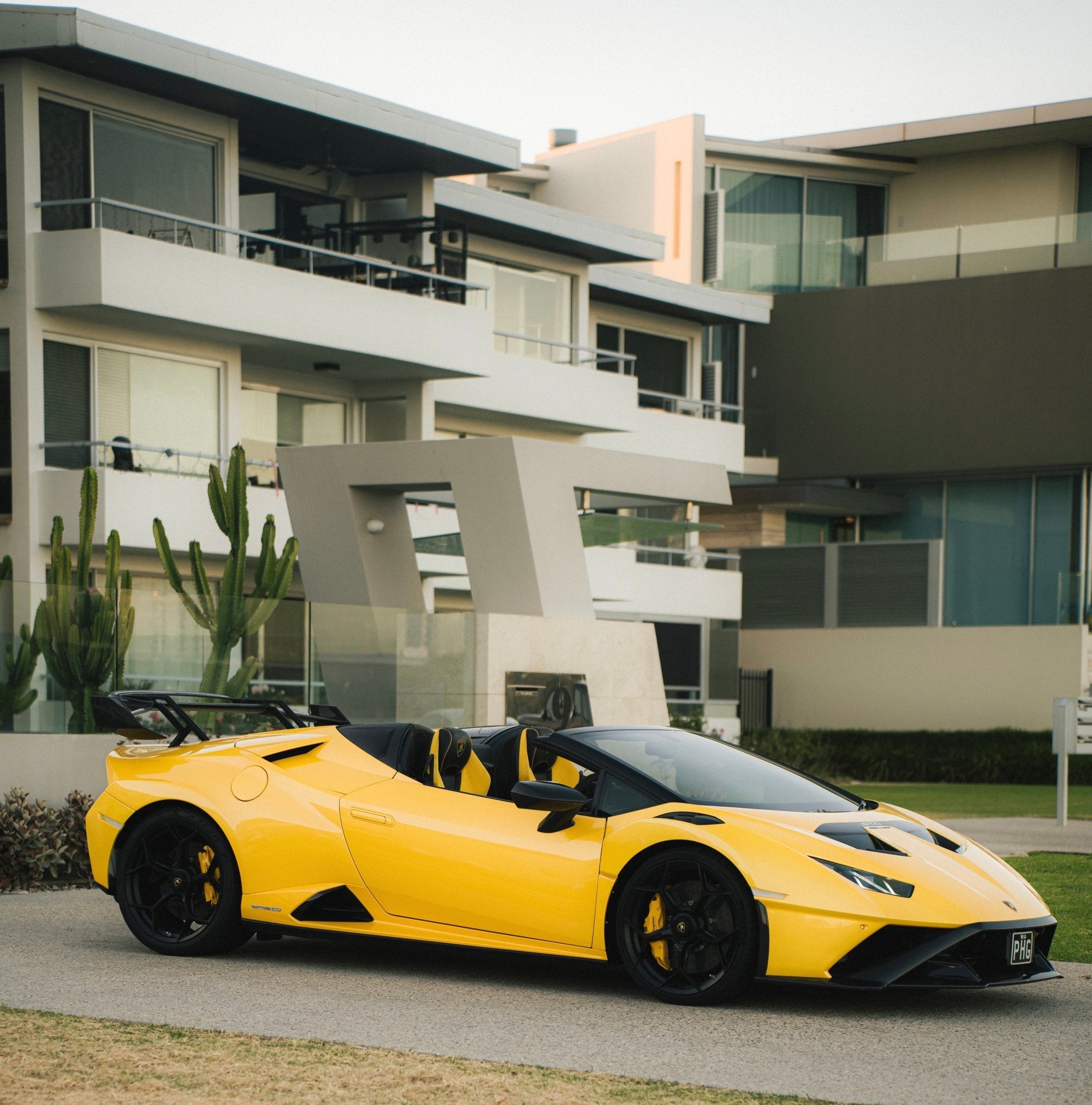 SD Lamborghini Huracan to STO Convertible/Spyder Conversion Dry - Carbon Full Body Kit Aftermarket Carbon Fiber Part / Bodykit - Robot Bodykits
