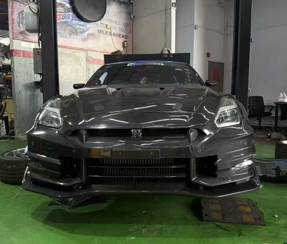TS Style V2 Dry - Carbon Front Bumper & Front Lip for Nissan GTR GT - R R35 2008 - 2022 Full Prepreg Carbon Fiber Aftermarket Carbon Fiber Part / Bodykit - Robot Bodykits