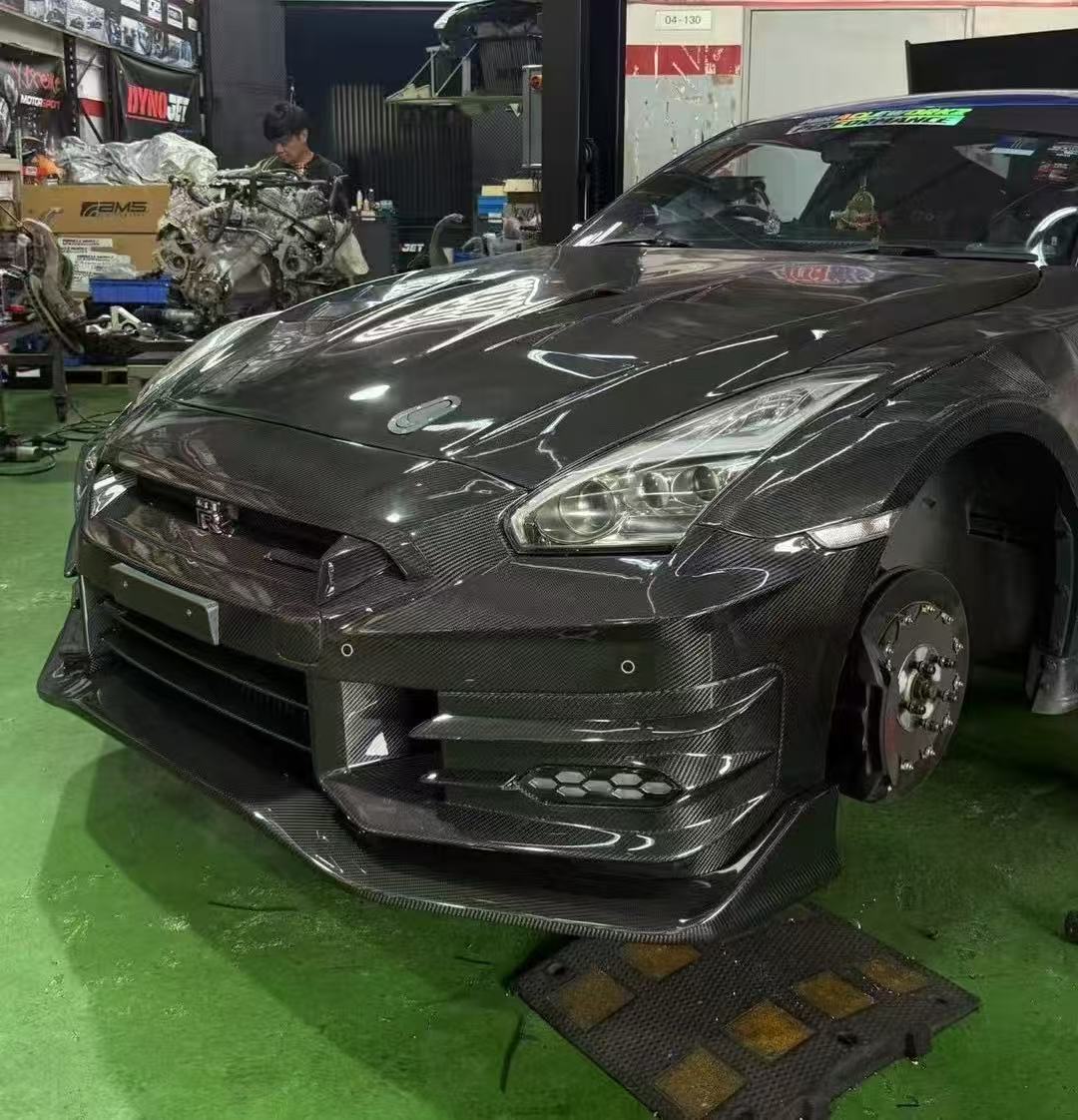 TS Style V2 Dry - Carbon Front Bumper & Front Lip for Nissan GTR GT - R R35 2008 - 2022 Full Prepreg Carbon Fiber Aftermarket Carbon Fiber Part / Bodykit - Robot Bodykits