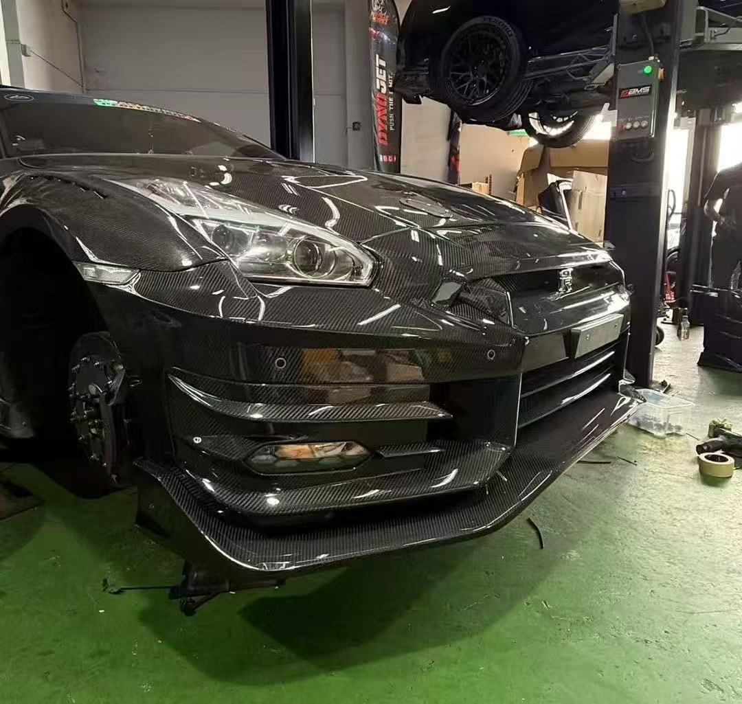 TS Style V2 Dry - Carbon Front Bumper & Front Lip for Nissan GTR GT - R R35 2008 - 2022 Full Prepreg Carbon Fiber Aftermarket Carbon Fiber Part / Bodykit - Robot Bodykits