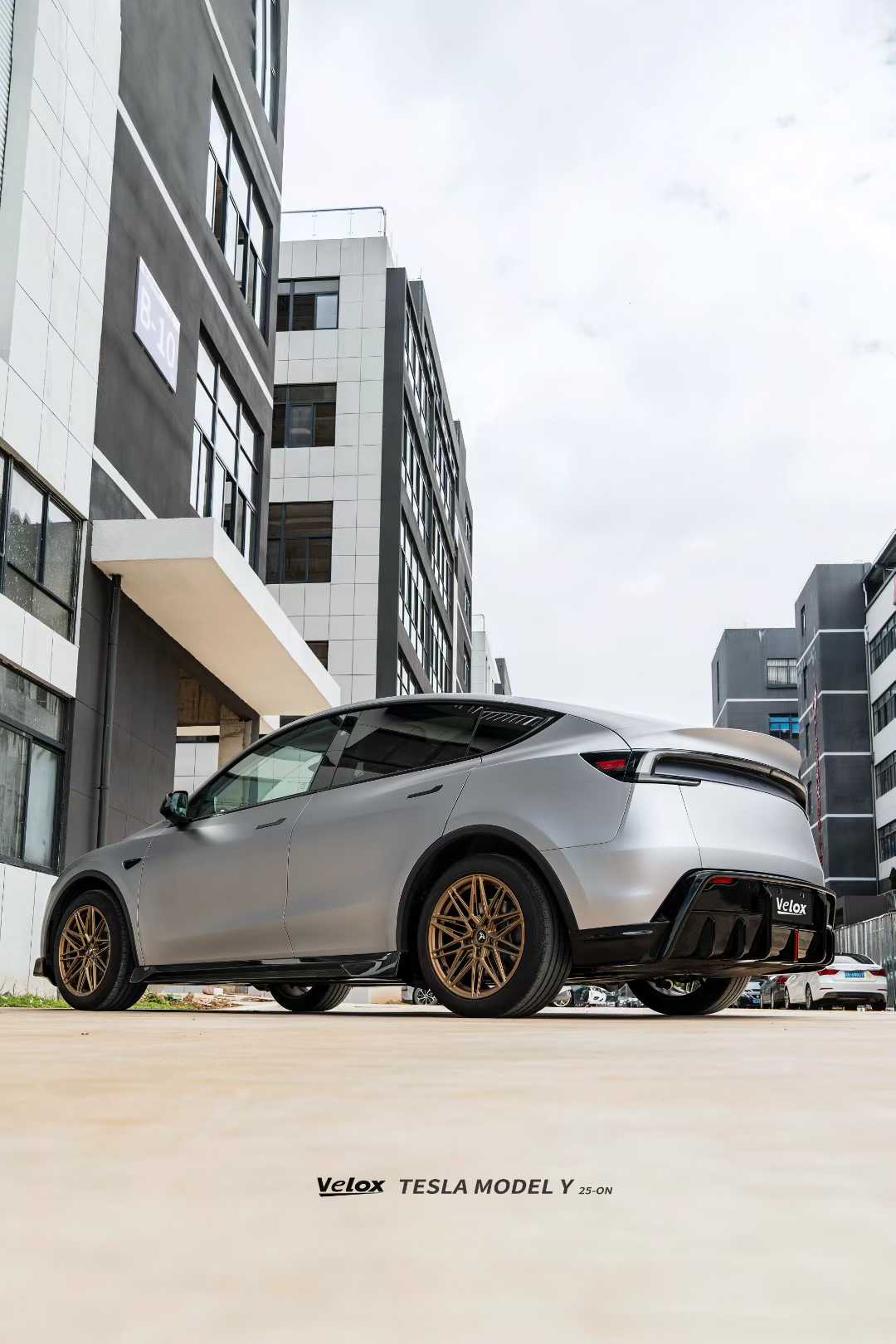 Velox 2025+ Tesla Model Y Lowline Kit Gloss Black Bodykit Aftermarket Carbon Fiber Part / Bodykit - Robot Bodykits